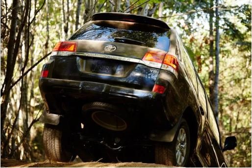 toyota-land-cruiser-truoc-nguy-co-bi-khai-tu-vi-ban-kem