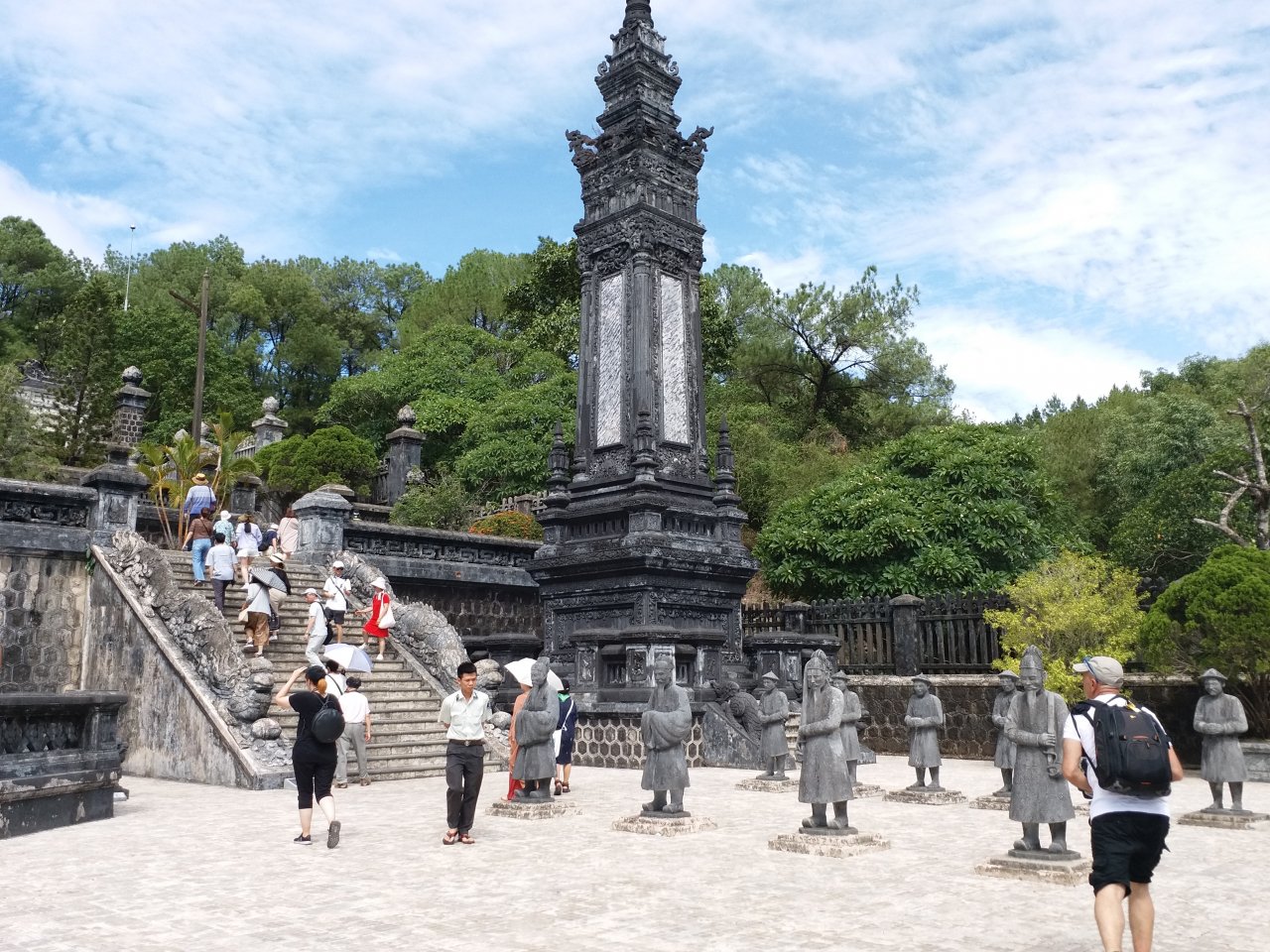 vi-sao-luong-khach-den-tham-quan-cac-diem-di-tich-hue-co-tang-nhung-ty-le-rat-nho
