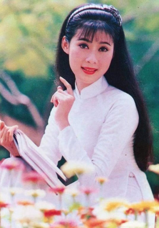 nhan-sac-va-su-nghiep-vang-son-cua-hai-the-he-nu-dien-vien-viet