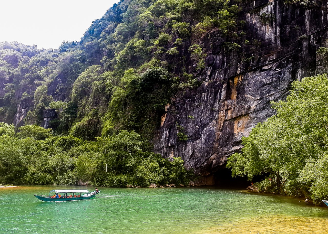 kham-pha-ve-trang-le-ben-trong-dong-uot-lon-nhat-the-gioi
