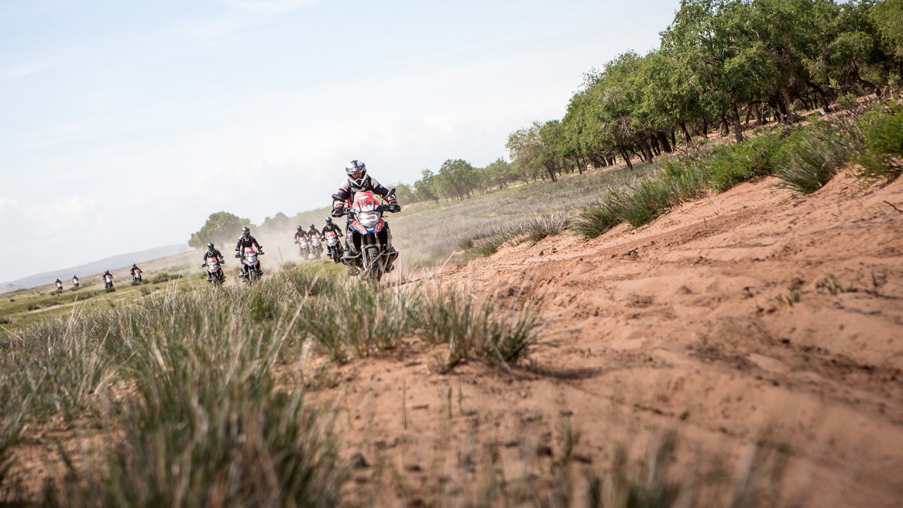 bmw-motorrad-lan-dau-to-chuc-vong-loai-gs-trophy-viet-nam