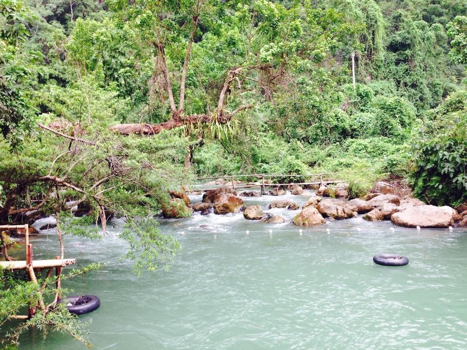 den-quang-binh-trai-nghiem-suoi-nuoc-mooc-dep-nhu-tien-canh