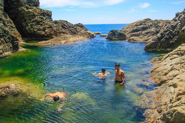 Đà Nẵng xuất hiện hồ bơi giữa biển đẹp y hệt nước ngoài, dân tình hớn hở rủ nhau đi sớm trước khi ai cũng biết chỗ này