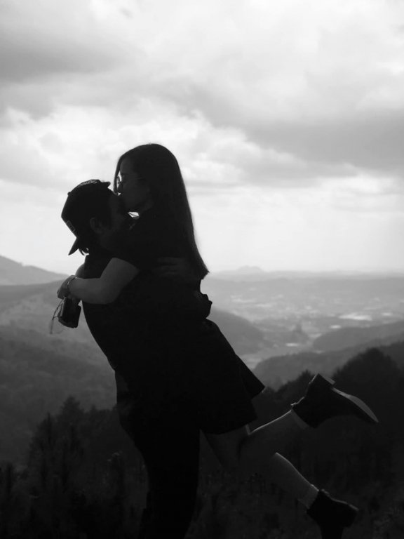 Trong thời gian không hoạt động giải trí, Bảo Ngọc cùng Hoài Lâm đi du lịch. Cháu gái Bảo Quốc còn đăng ảnh kèm lời lẽ ngọt ngào gửi tới bạn trai:
