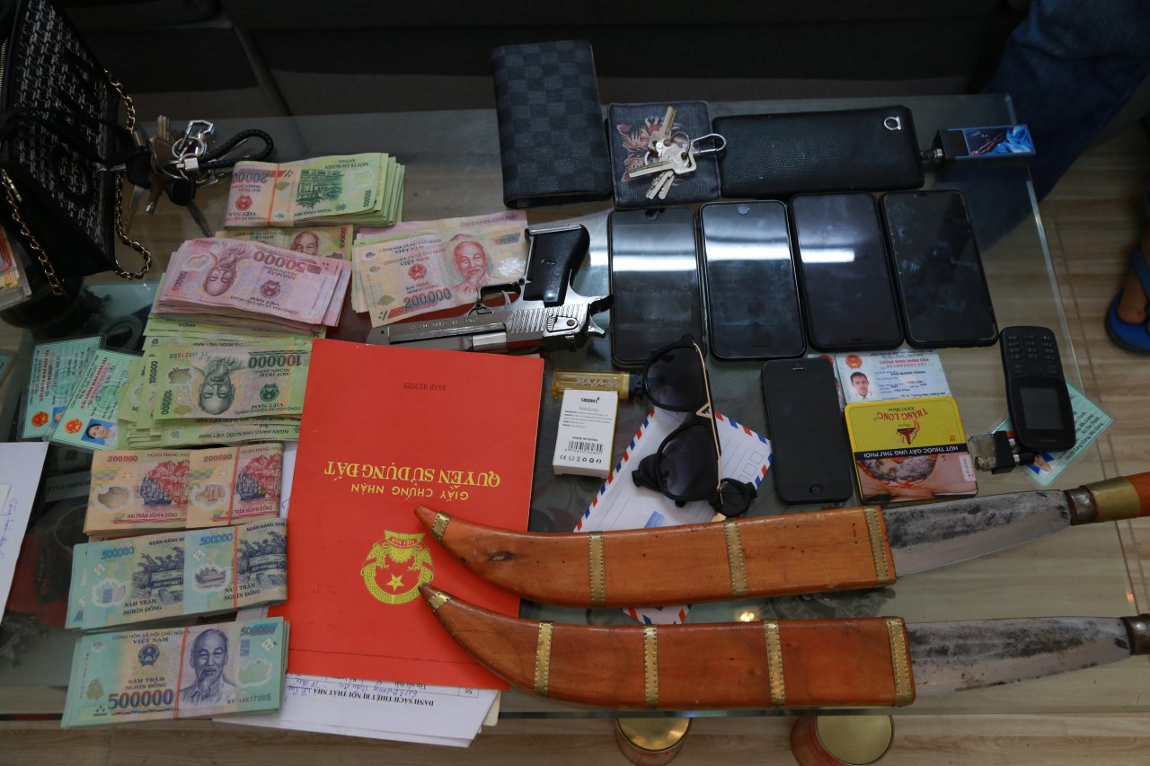 bat-nhom-doi-tuong-cho-vay-voi-lai-suat-tu-tren-180-den-hon-200nam