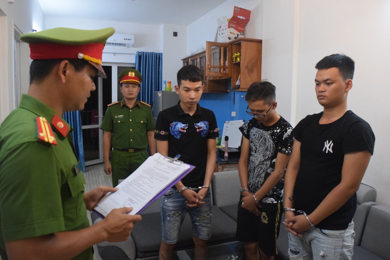 bat-nhom-doi-tuong-cho-vay-voi-lai-suat-tu-tren-180-den-hon-200nam