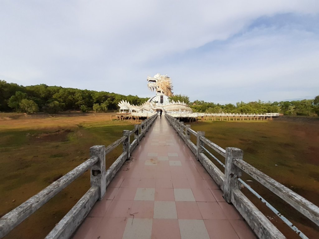 can-canh-cong-vien-nuoc-bo-hoang-o-thua-thien-hue