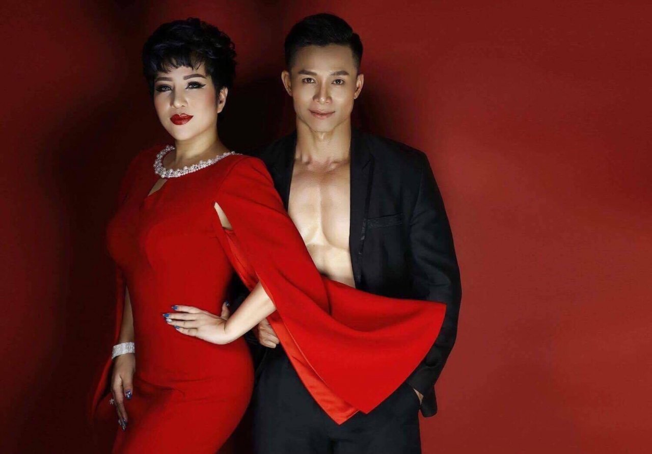 ca-si-doanh-nhan-thu-trang-chung-ta-can-thay-doi-va-thuc-tinh