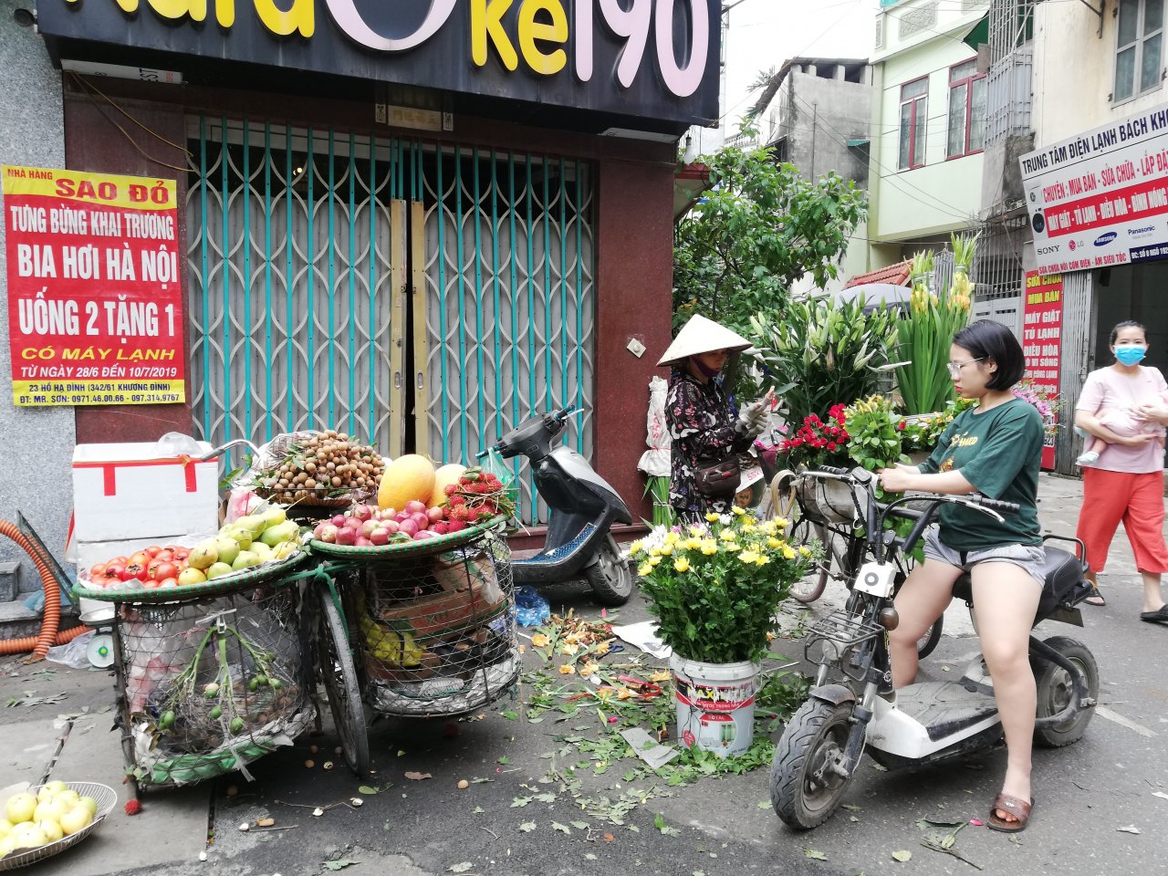 nhieu-gia-dinh-di-dan-truoc-nguy-co-o-nhiem-khong-khi-sau-vu-chay-nha-xuong-rang-dong