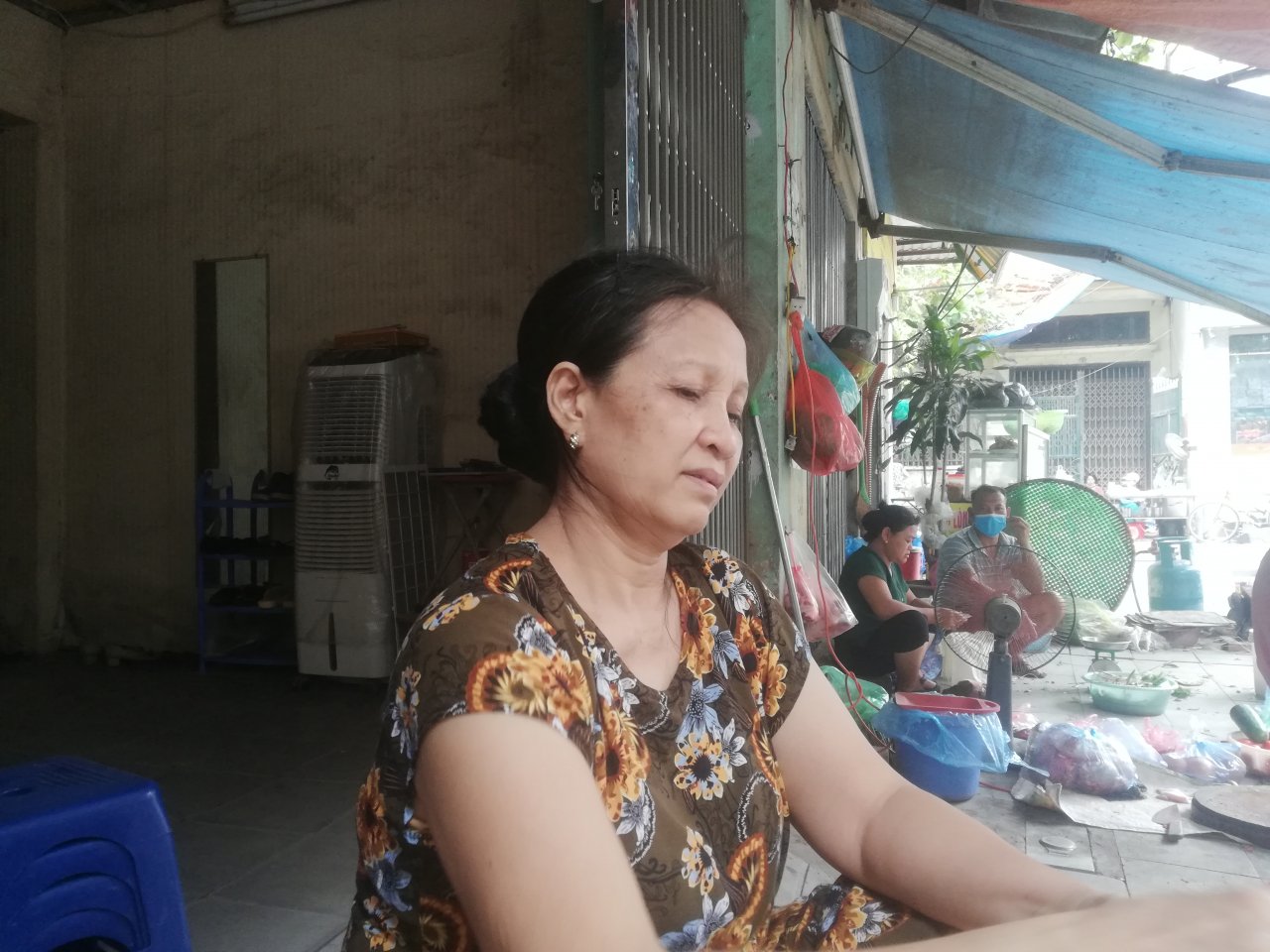 nhieu-gia-dinh-di-dan-truoc-nguy-co-o-nhiem-khong-khi-sau-vu-chay-nha-xuong-rang-dong