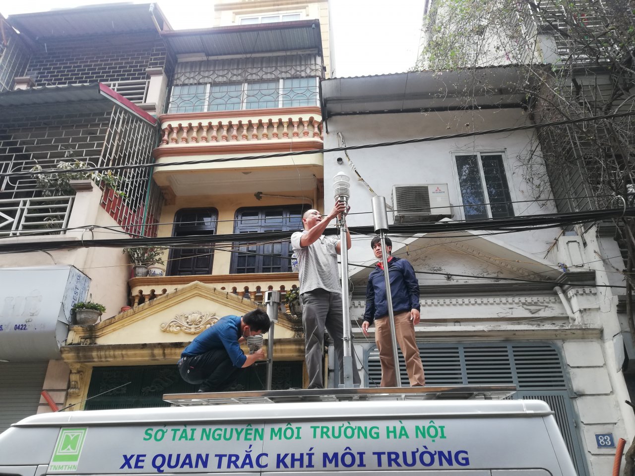 nhieu-gia-dinh-di-dan-truoc-nguy-co-o-nhiem-khong-khi-sau-vu-chay-nha-xuong-rang-dong