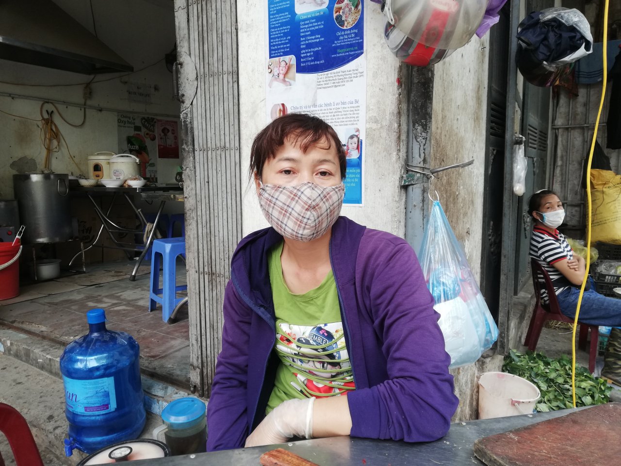 nhieu-gia-dinh-di-dan-truoc-nguy-co-o-nhiem-khong-khi-sau-vu-chay-nha-xuong-rang-dong