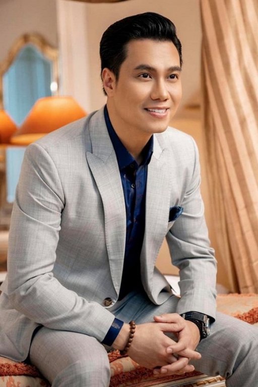 Đăng tải hình ảnh mới, lần đầu tiên Việt Anh được cư dân mạng khen ngợi hậu phẫu thuật thẩm mỹ.