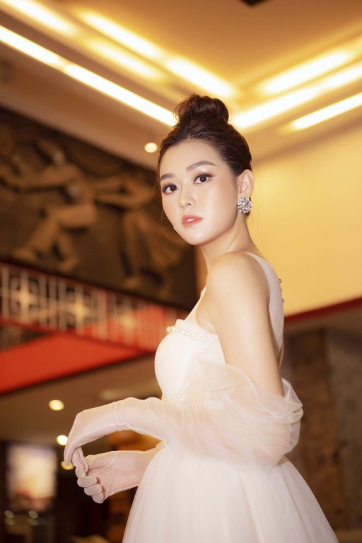 Á hậu Tường San 