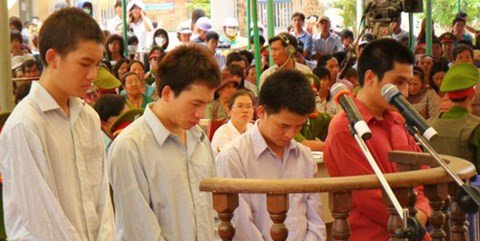 diem-mat-nhung-vu-nu-sinh-bi-doi-tuong-la-rach-mat-rach-dui