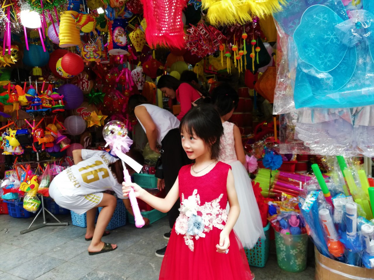 pho-hang-ma-mua-trung-thu-do-choi-truyen-thong-len-ngoi
