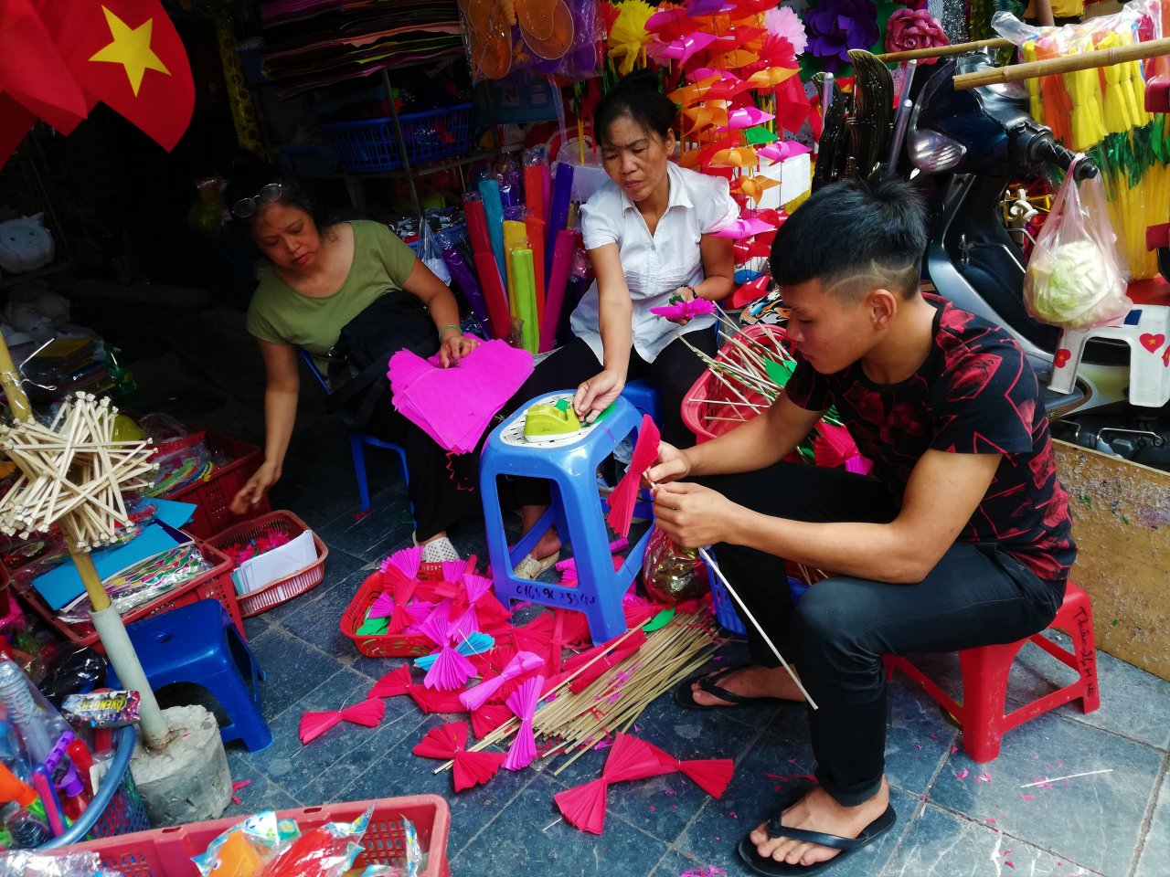 pho-hang-ma-mua-trung-thu-do-choi-truyen-thong-len-ngoi