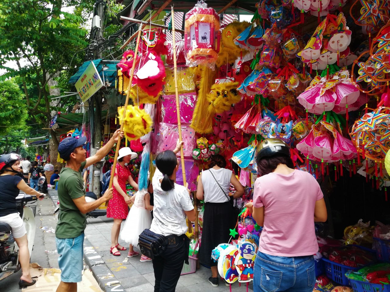 pho-hang-ma-mua-trung-thu-do-choi-truyen-thong-len-ngoi