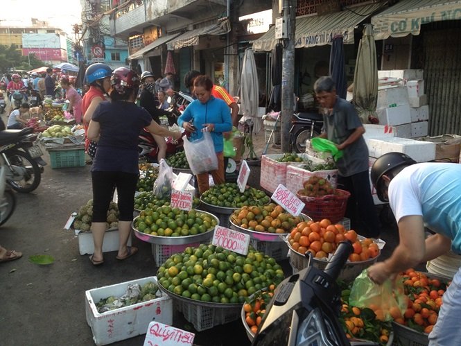 Ngày đầu nghỉ lễ 2/9: Siêu thị đông ngẹt, thực phẩm nhảy giá