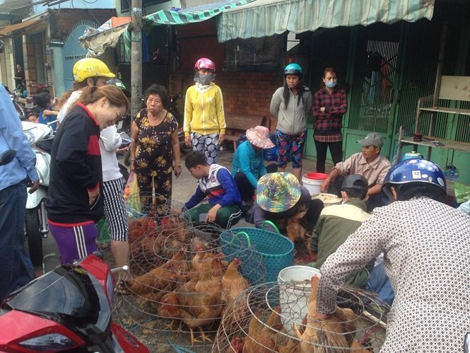 Ngày đầu nghỉ lễ 2/9: Siêu thị đông ngẹt, thực phẩm nhảy giá