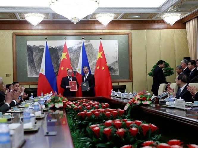 Hai mục tiêu lớn của ông Duterte trong chuyến thăm Trung Quốc đều không thành
