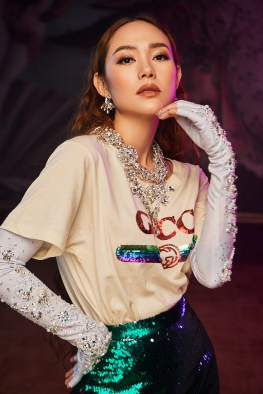 nhan-sac-minh-hang-tu-ke-an-theo-ha-ho-den-nguoi-dep-me-dao-keo