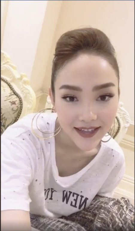 nhan-sac-minh-hang-tu-ke-an-theo-ha-ho-den-nguoi-dep-me-dao-keo