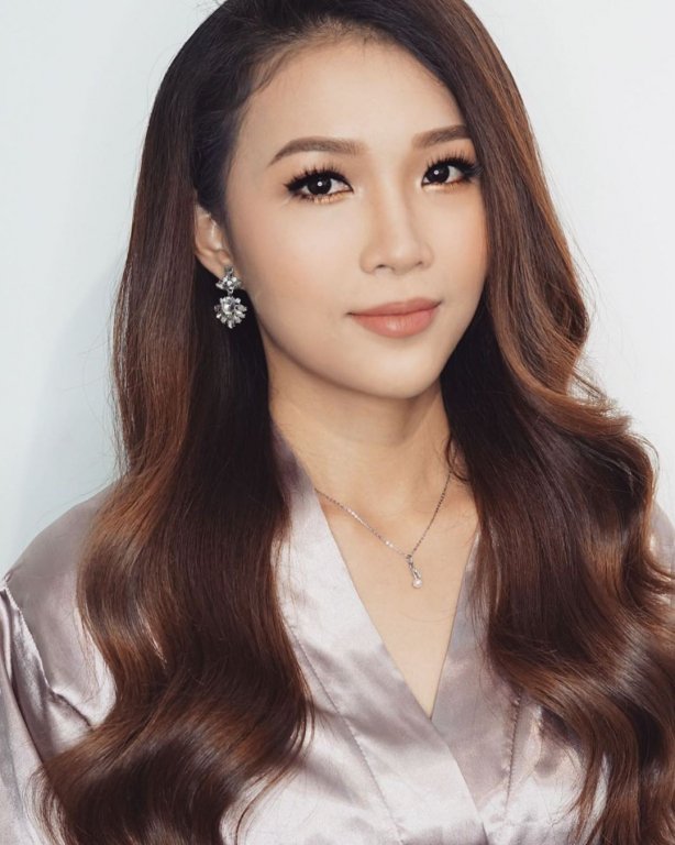 can-canh-nhan-sac-cua-co-em-gai-xinh-dep-noi-troi-hon-hoang-thuy