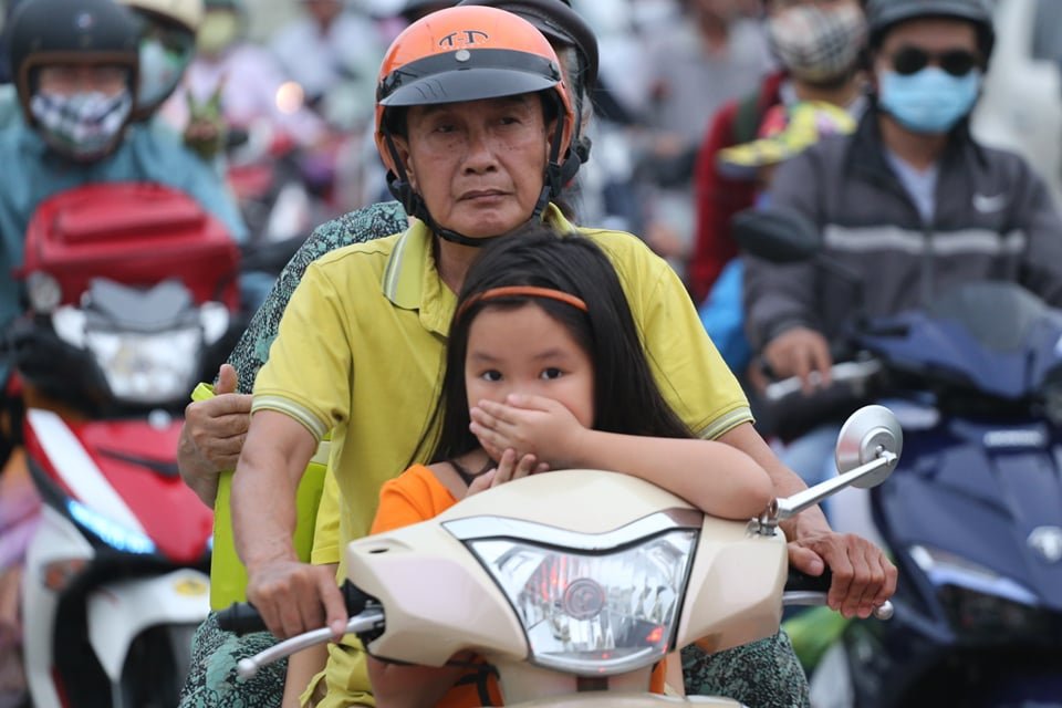 nguoi-dan-un-un-do-ve-tp-hcm-sau-ki-nghi-le-quoc-khanh-29-cua-ngo-phia-tay-un-tac-kinh-hoang