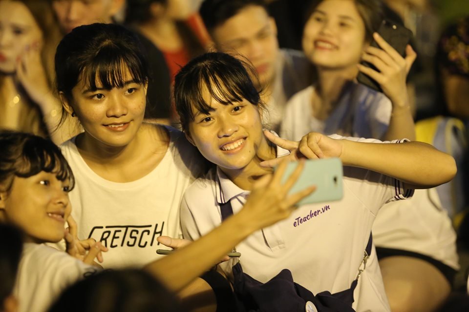 pho-di-bo-nguyen-hue-that-thu-duoi-hang-nghin-nguoi-vay-quanh-xem-ban-phao-hoa-mung-quoc-khanh-29