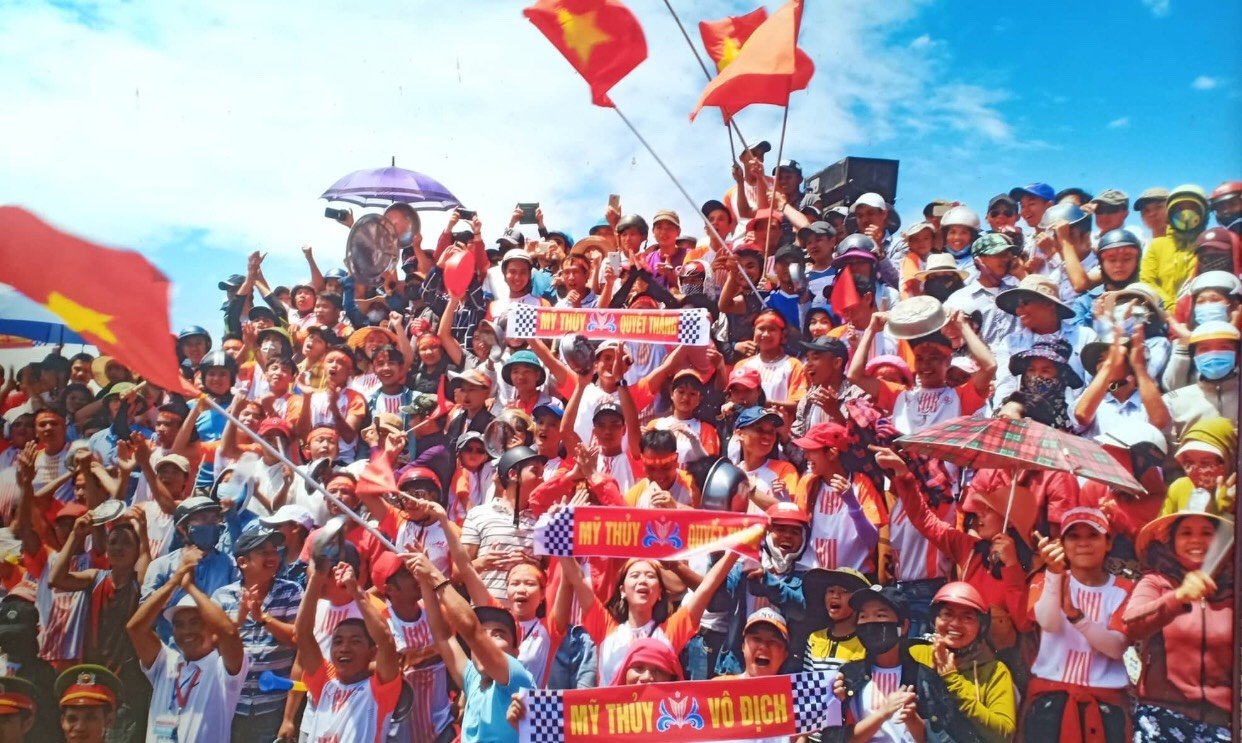 soi-noi-le-hoi-dua-thuyen-truyen-thong-mung-le-quoc-khanh