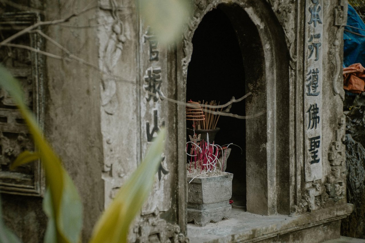 Vẻ đẹp thâm nghiêm, thanh tịnh ở 2 ngôi chùa cổ nổi tiếng Hà Nội