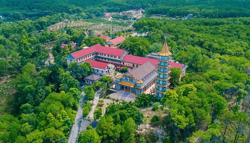 Hue mong mo, trang le nhin tu tren cao hinh anh 8 