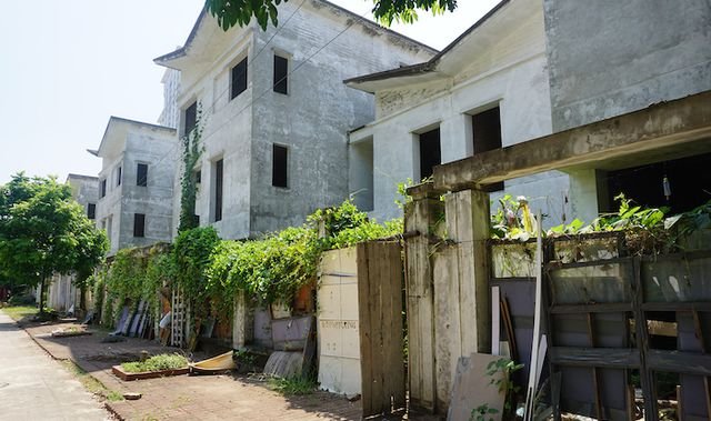 la-ky-dat-ha-noi-dat-do-biet-thu-xay-xong-bo-hoang-nhech-nhac-nhu-o-chuot