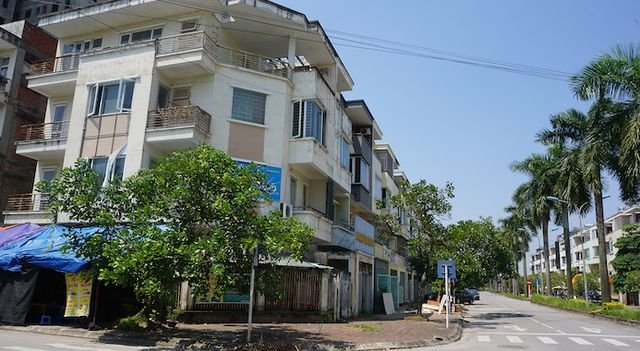 la-ky-dat-ha-noi-dat-do-biet-thu-xay-xong-bo-hoang-nhech-nhac-nhu-o-chuot