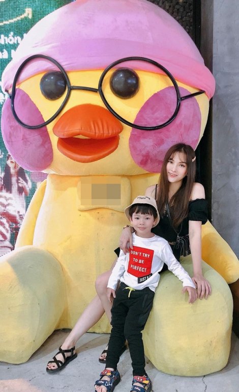 Thu Thủy bất ngờ đăng ảnh đi chơi với con trai sau chuỗi ngày mệt mỏi vì scandal để chồng trẻ bạo hành con riêng.
