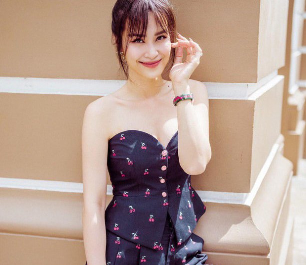 dong-nhi-dien-vay-body-dap-tan-tin-don-bau-bi