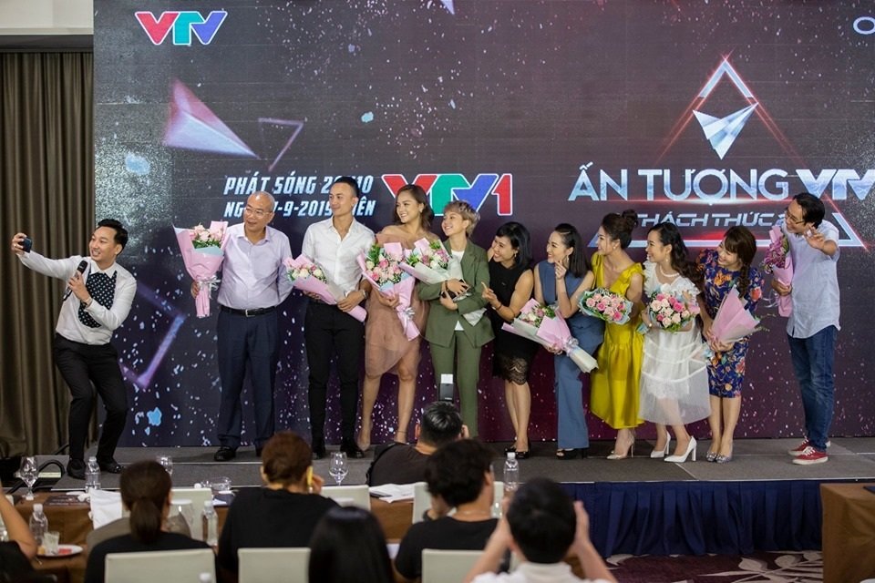 MC Minh Hà cũng không góp mặt khi chụp hình ảnh chung 