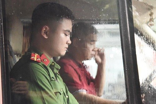 Tài xế Doãn Qúy Phiến trong buổi thực nghiệm hiện trường. (Ảnh: Zing.vn).