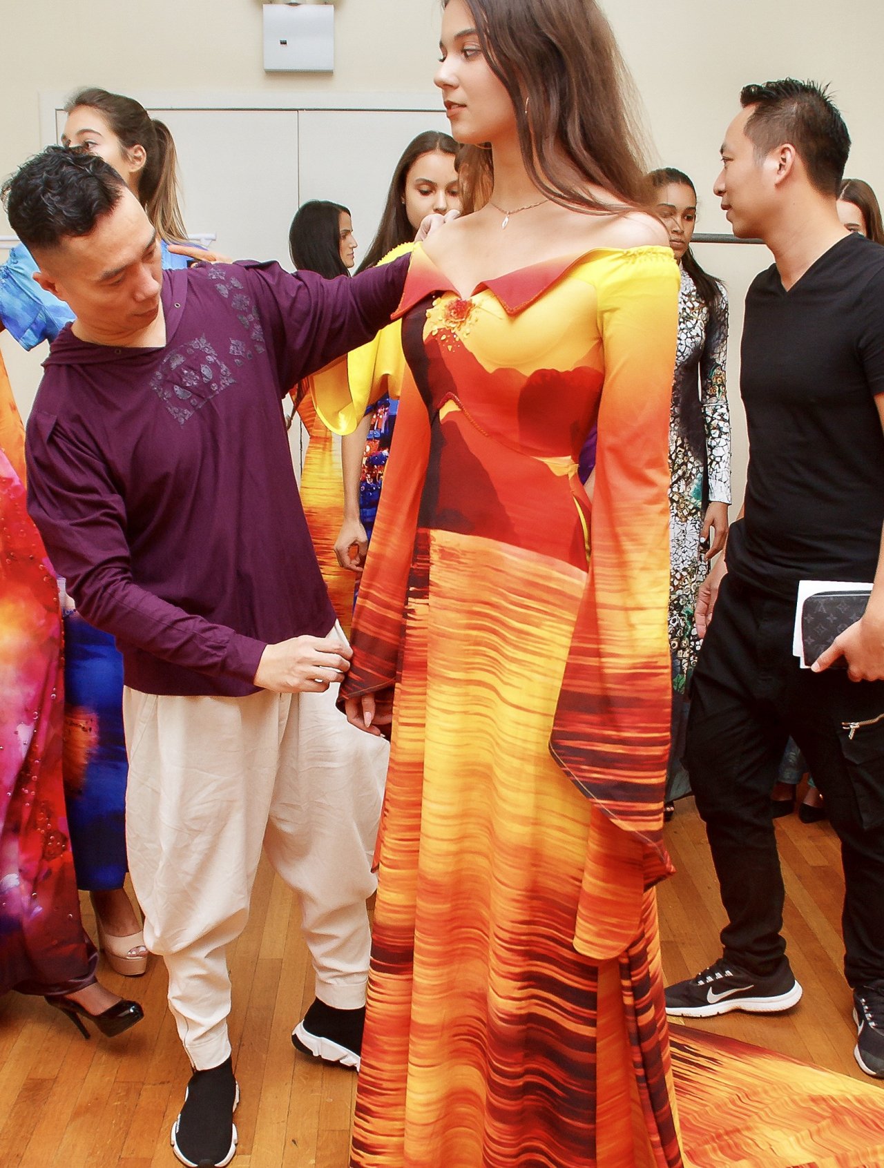 dao-dien-quang-tu-casting-sieu-mau-quoc-te-mo-man-ny-couture-fashion-week