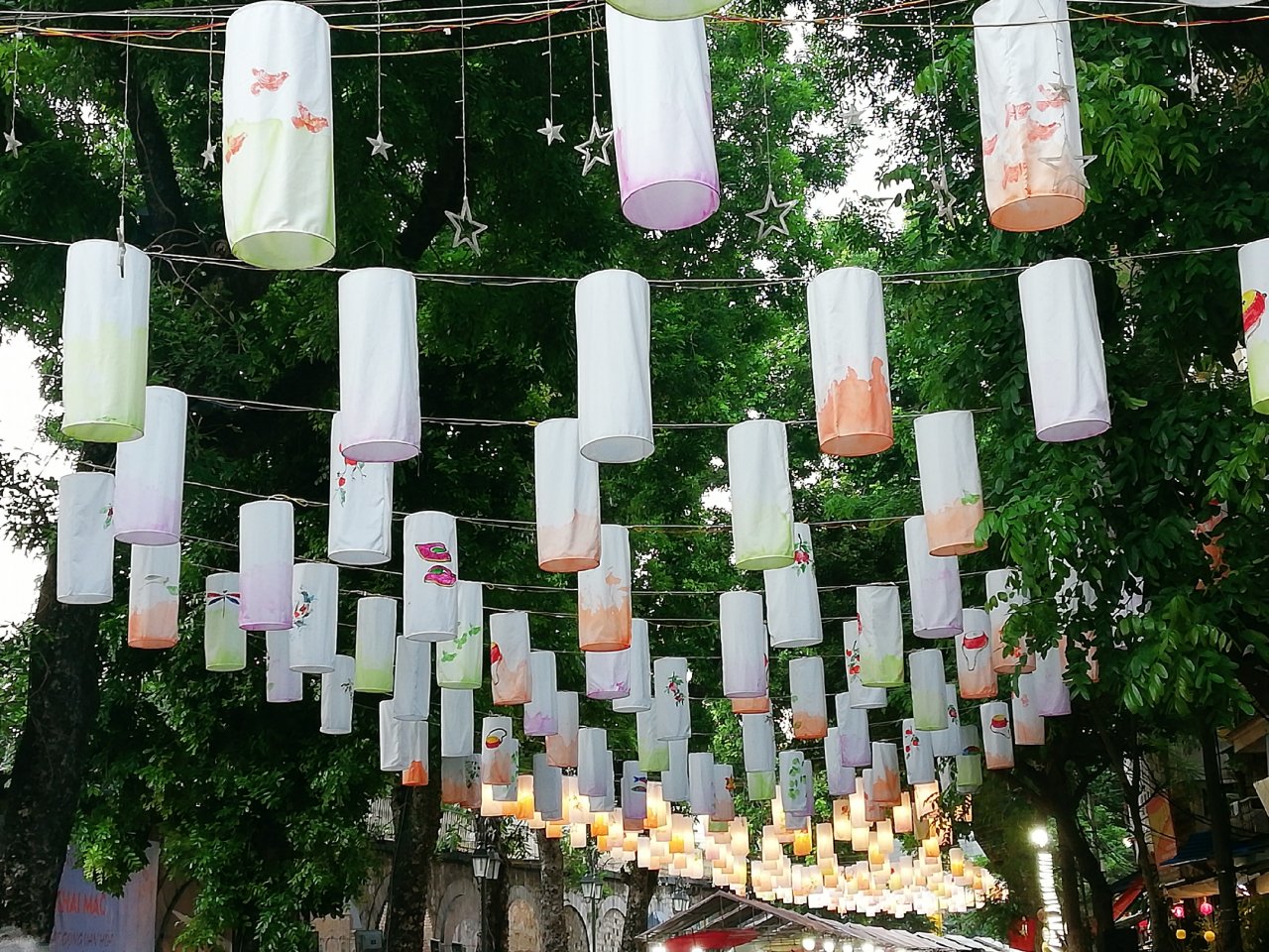 ha-noi-pho-bich-hoa-phung-hung-rop-bong-den-long-don-trung-thu