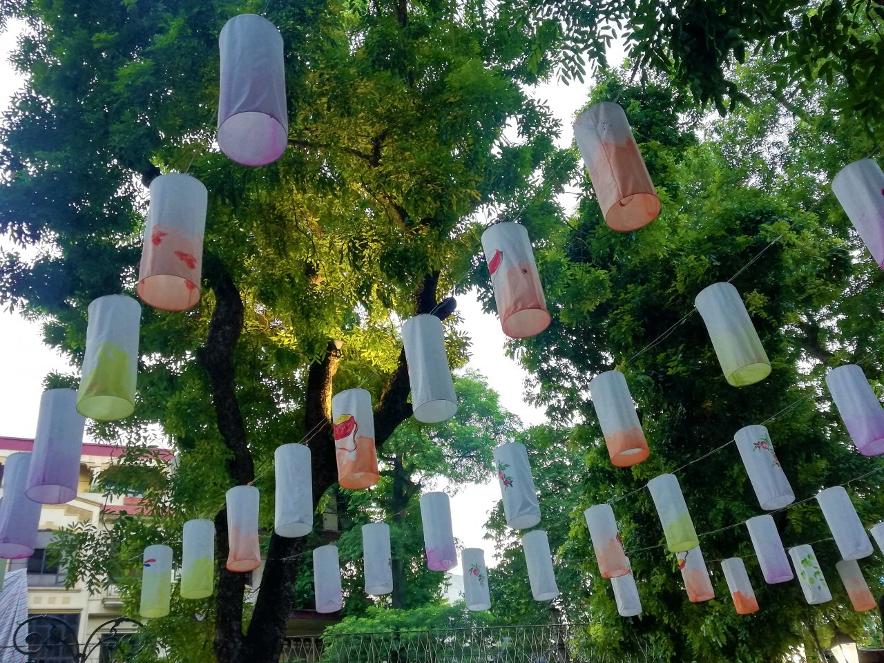 ha-noi-pho-bich-hoa-phung-hung-rop-bong-den-long-don-trung-thu