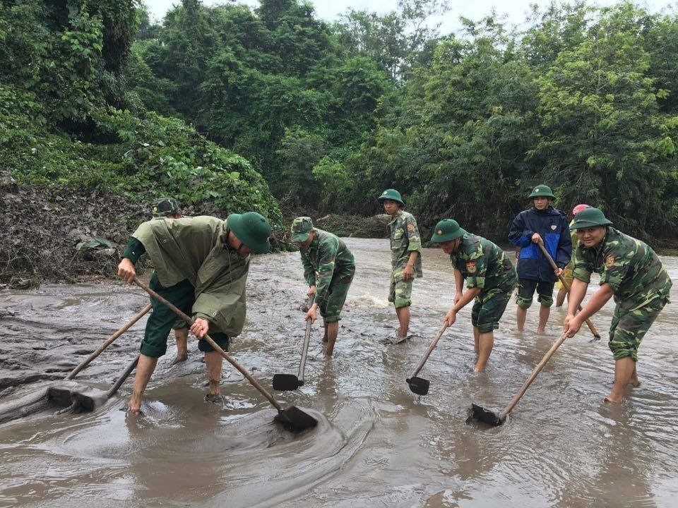 nguoi-dan-vung-lu-quang-tri-khac-phuc-hau-qua-sau-nhung-ngay-chim-trong-bien-nuoc