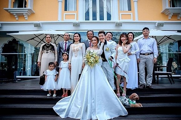 5-cap-doi-nghe-si-lgbt-cong-khai-ket-hon-khien-cong-dong-mang-nguong-mo
