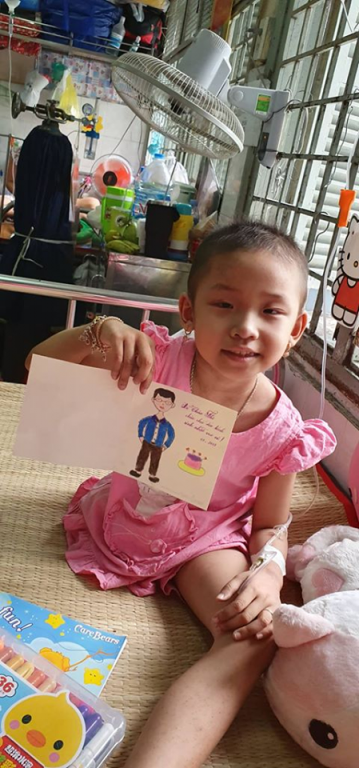 ca-si-bui-anh-tuan-gian-di-toi-benh-vien-tham-fan-nhi-mac-benh-hiem-ngheo