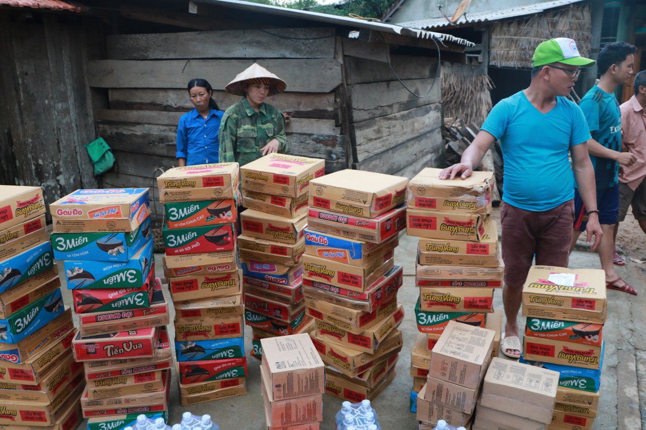 can-canh-hang-chuc-ngoi-nha-ngap-den-noc-o-vung-ron-lu-cua-tinh-quang-binh