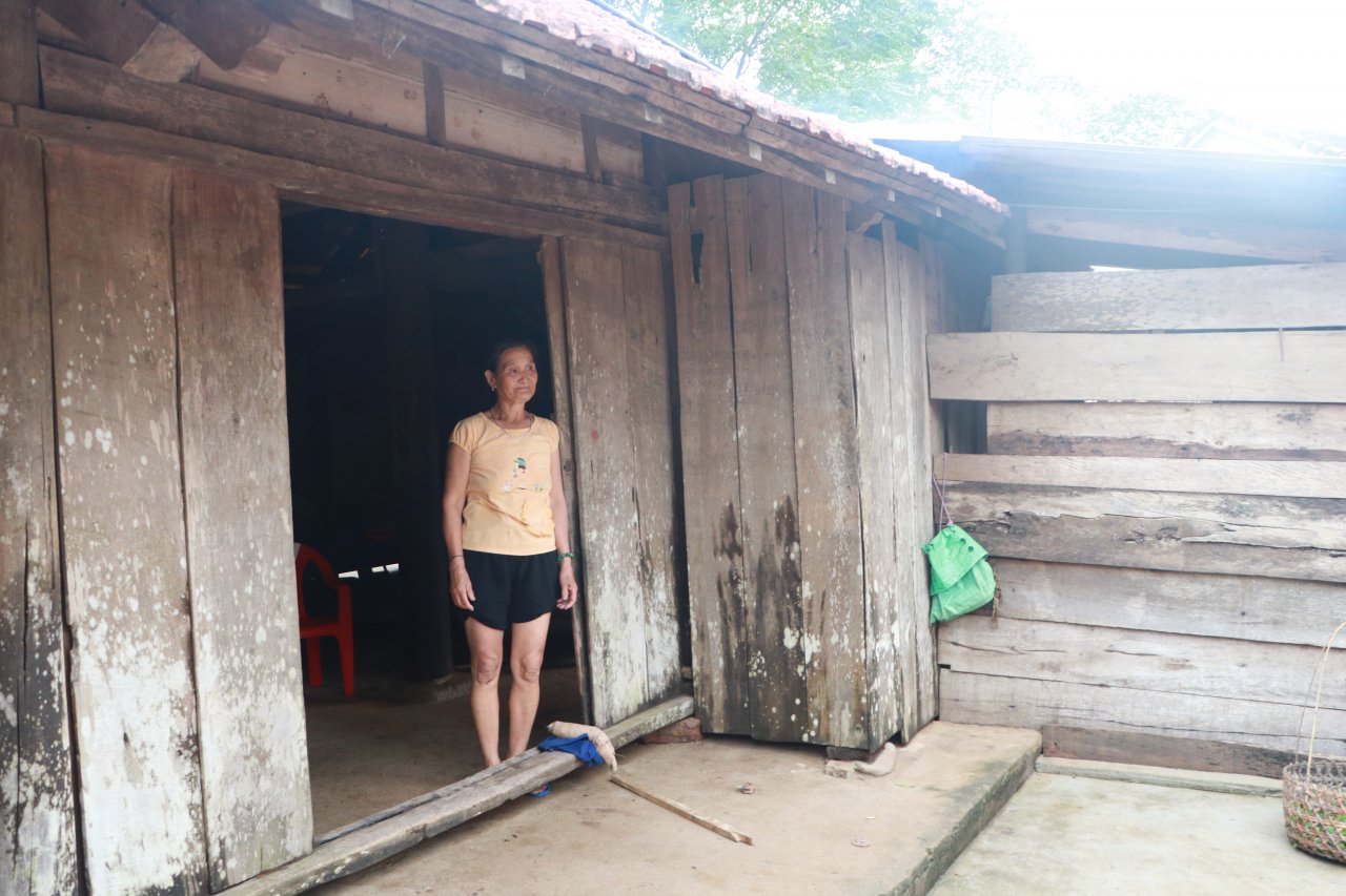 can-canh-hang-chuc-ngoi-nha-ngap-den-noc-o-vung-ron-lu-cua-tinh-quang-binh