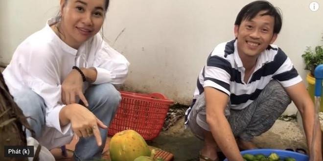 Hoài Linh làm vườn để chuẩn bị lễ giỗ Tổ nghề