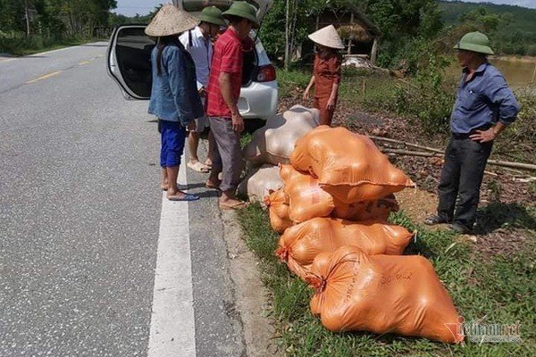 mot-ngay-ban-van-qua-buoi-can-bo-ha-tinh-muot-mo-hoi-lam-shipper