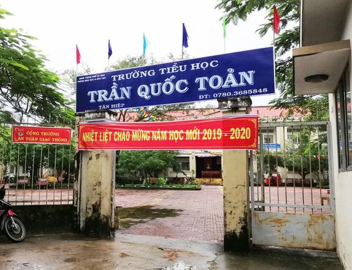 tin-moi-4-hoc-sinh-tieu-hoc-bi-bao-hanh-bi-chi-ho-danh-125-roi-xat-muoi-ot